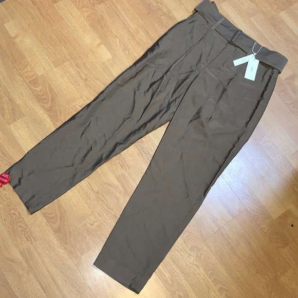 NWT Vince - High Waist Belted Tapered Pants, Size 6 - Picture 7 of 16